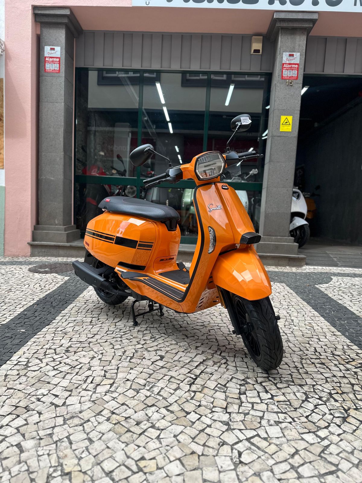 Thumbnail 4 - Lambretta V125 Special