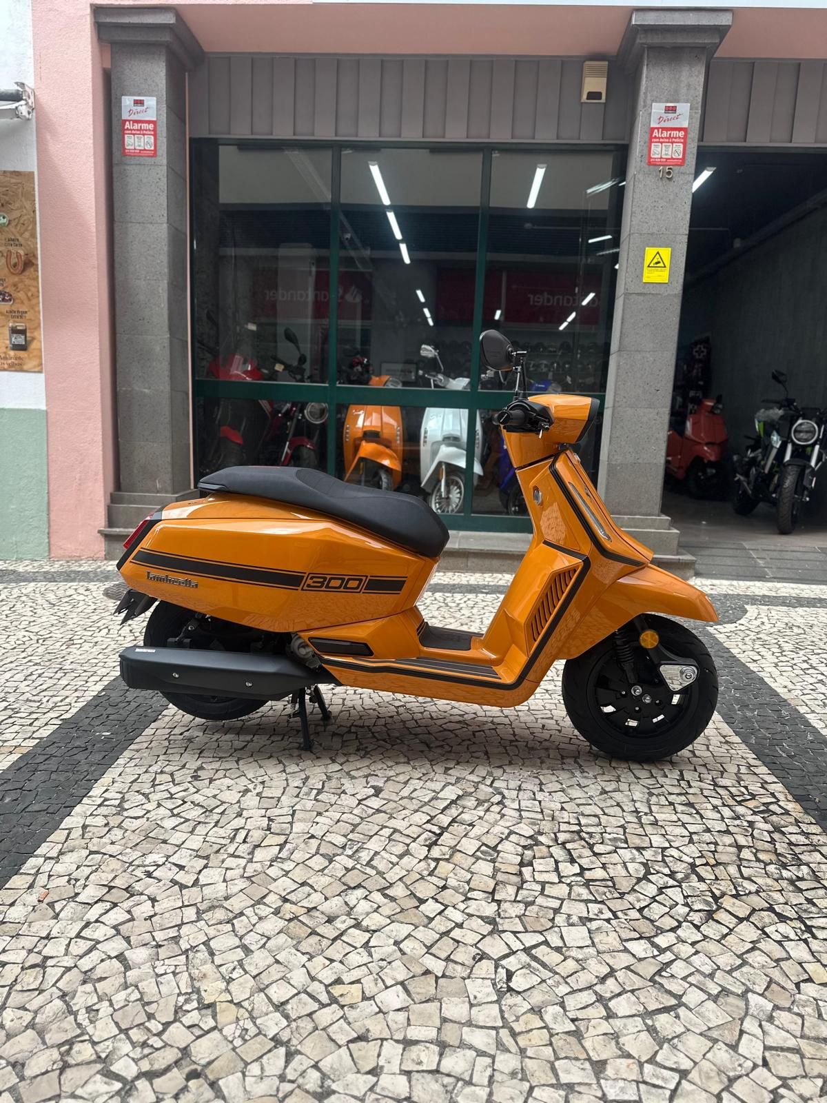 Thumbnail 3 - Lambretta X 300