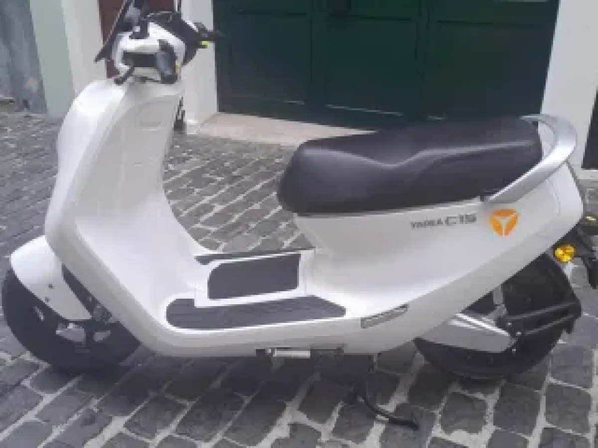 Thumbnail 5 - Yadea C1S PRO