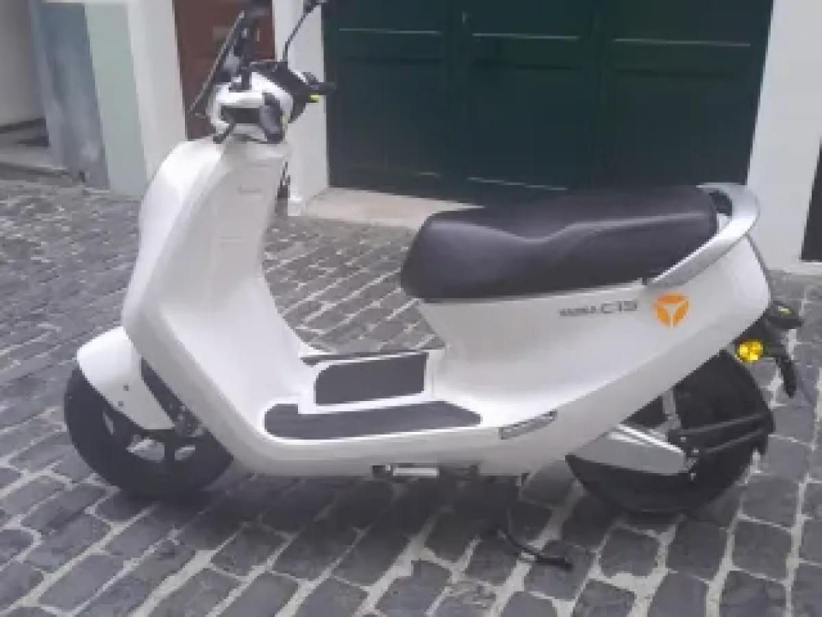 Thumbnail 3 - Yadea C1S PRO