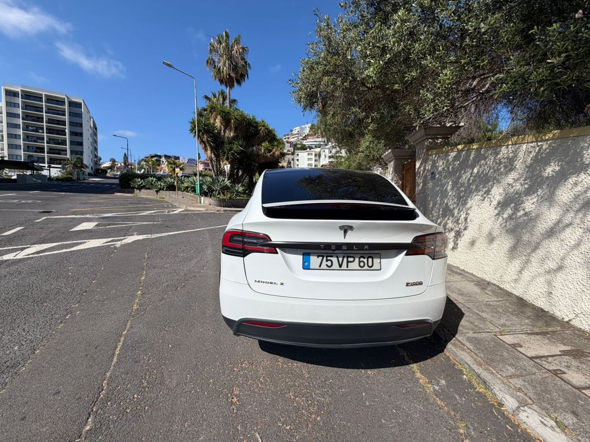 Thumbnail 3 - Tesla X