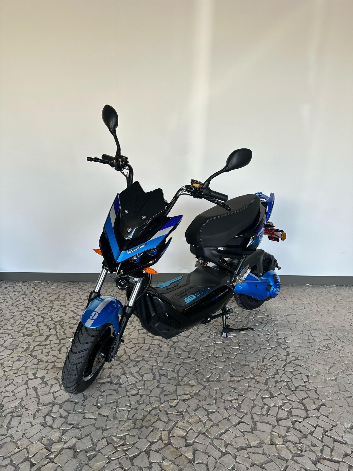 Thumbnail 3 - Seventeen Sport