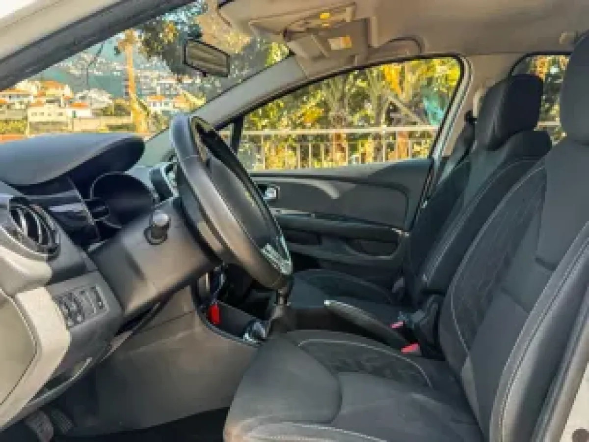 Thumbnail 4 - Renault Clio Sport Tourer