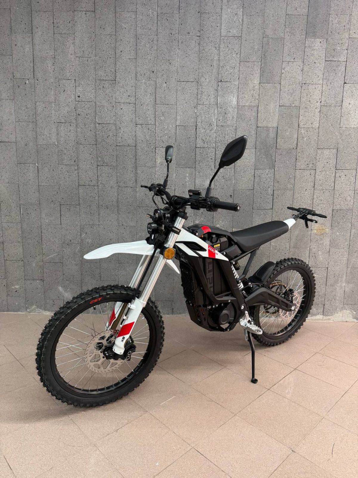 Thumbnail 5 - Zero Motorcycles XB